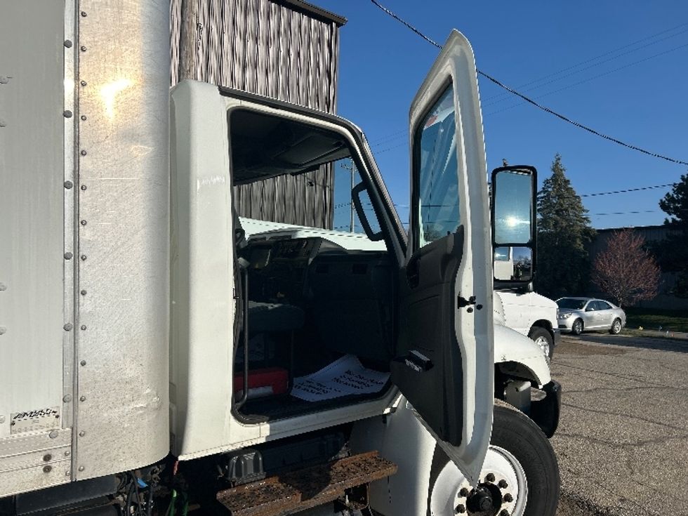 Medium Duty Box Truck-Light and Medium Duty Trucks-International-2019-MV607-Comstock Park-MI-347,195\n\t\tmiles-$ 20,500 - Image 20