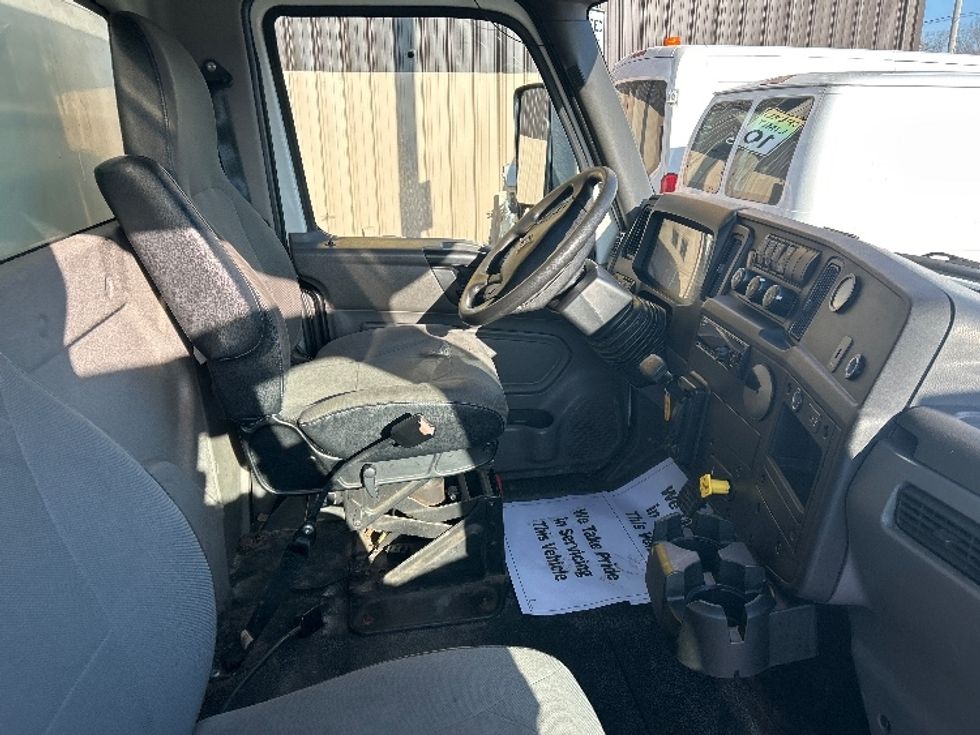 Medium Duty Box Truck-Light and Medium Duty Trucks-International-2019-MV607-Comstock Park-MI-347,195\n\t\tmiles-$ 20,500 - Image 22