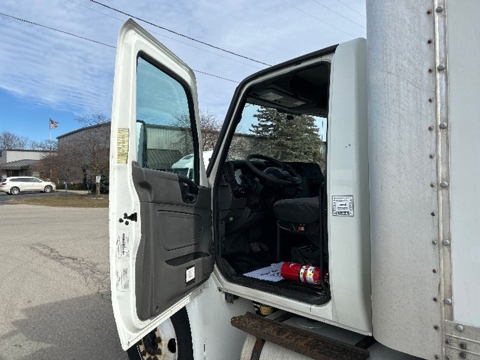 Medium Duty Box Truck-Light and Medium Duty Trucks-International-2019-MV607-Comstock Park-MI-356,507\n\t\tmiles-$ 21,250 - Image 15