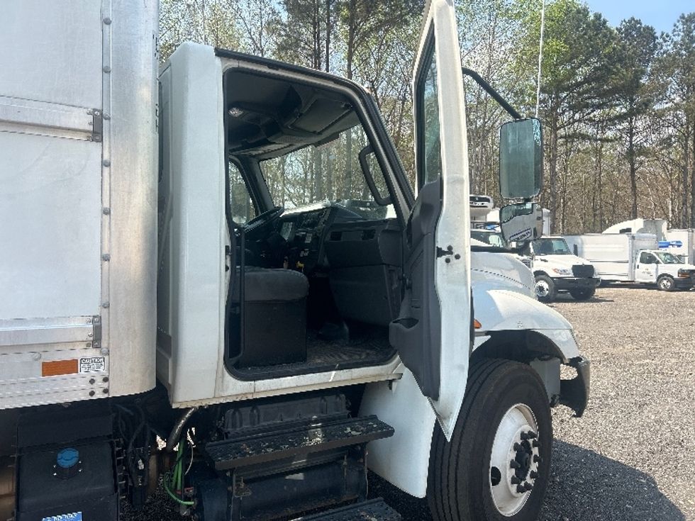 Medium Duty Box Truck-Light and Medium Duty Trucks-International-2019-MV607-Duluth-GA-247,925\n\t\tmiles-$ 36,500 - Image 19