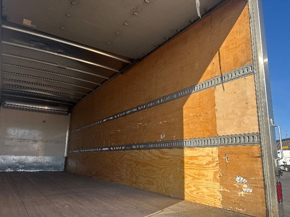 Medium Duty Box Truck-Light and Medium Duty Trucks-International-2019-MV607-East Chicago-IN-48,809\n\t\tmiles-$ 59,500 - Image 12