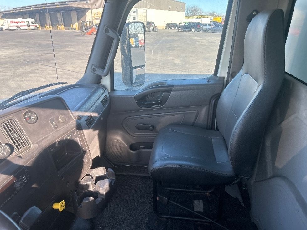 Medium Duty Box Truck-Light and Medium Duty Trucks-International-2019-MV607-East Chicago-IN-48,809\n\t\tmiles-$ 59,500 - Image 19