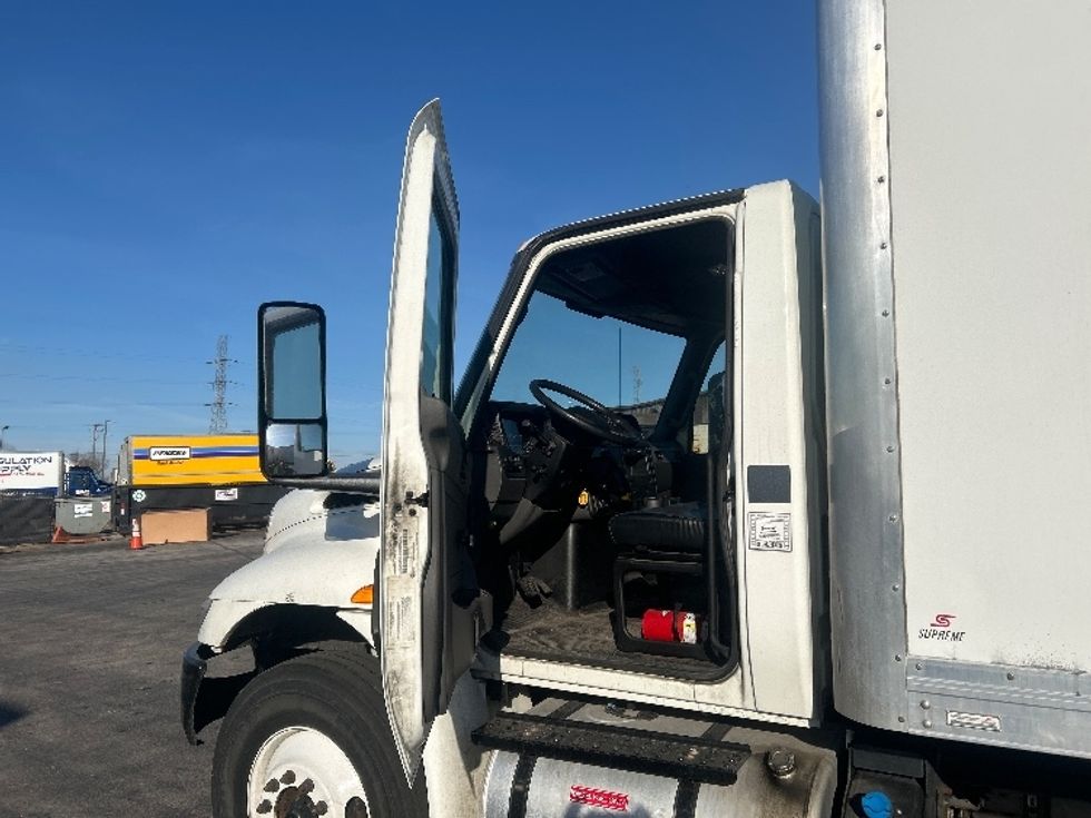Medium Duty Box Truck-Light and Medium Duty Trucks-International-2019-MV607-East Chicago-IN-48,809\n\t\tmiles-$ 59,500 - Image 16