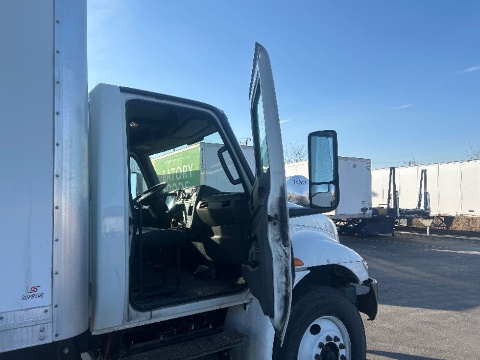 Medium Duty Box Truck-Light and Medium Duty Trucks-International-2019-MV607-East Chicago-IN-48,809\n\t\tmiles-$ 59,500 - Image 20