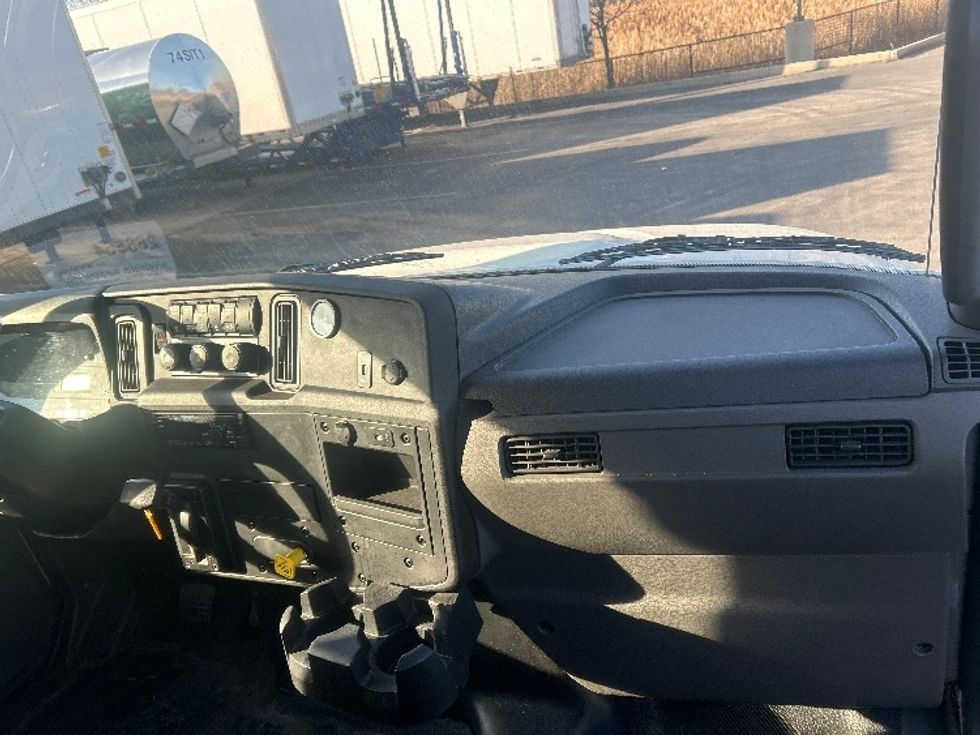 Medium Duty Box Truck-Light and Medium Duty Trucks-International-2019-MV607-East Chicago-IN-48,809\n\t\tmiles-$ 59,500 - Image 21