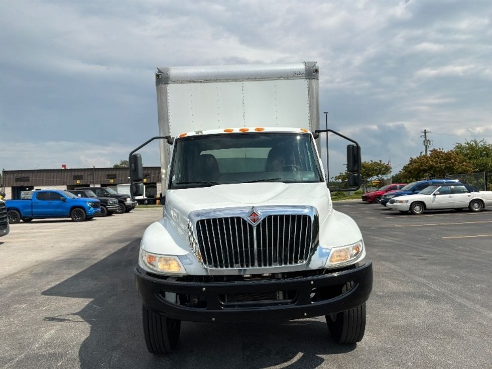 Medium Duty Box Truck-Light and Medium Duty Trucks-International-2019-MV607-Erlanger-KY-148,001\n\t\tmiles-$ 47,250 - Image 2