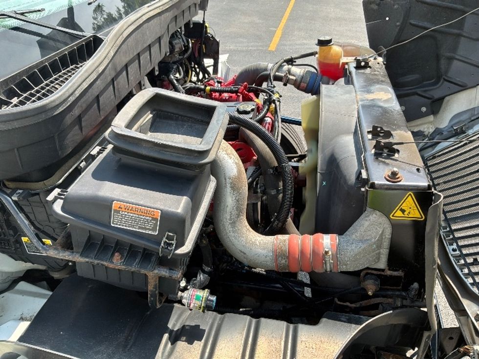 Medium Duty Box Truck-Light and Medium Duty Trucks-International-2019-MV607-Erlanger-KY-148,001\n\t\tmiles-$ 47,250 - Image 22