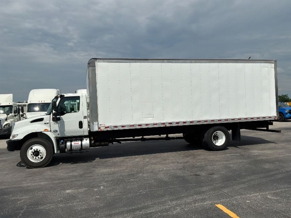 Medium Duty Box Truck-Light and Medium Duty Trucks-International-2019-MV607-Erlanger-KY-148,001\n\t\tmiles-$ 47,250 - Image 4