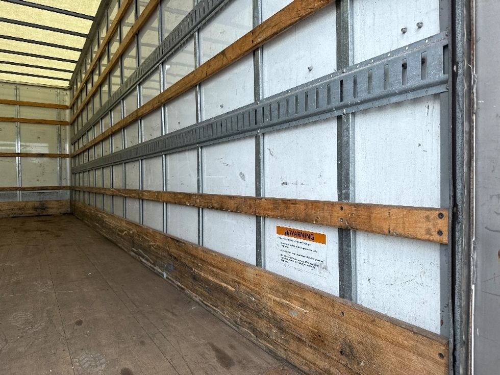 Medium Duty Box Truck-Light and Medium Duty Trucks-International-2019-MV607-Findlay-OH-122,339\n\t\tmiles-$ 49,250 - Image 12