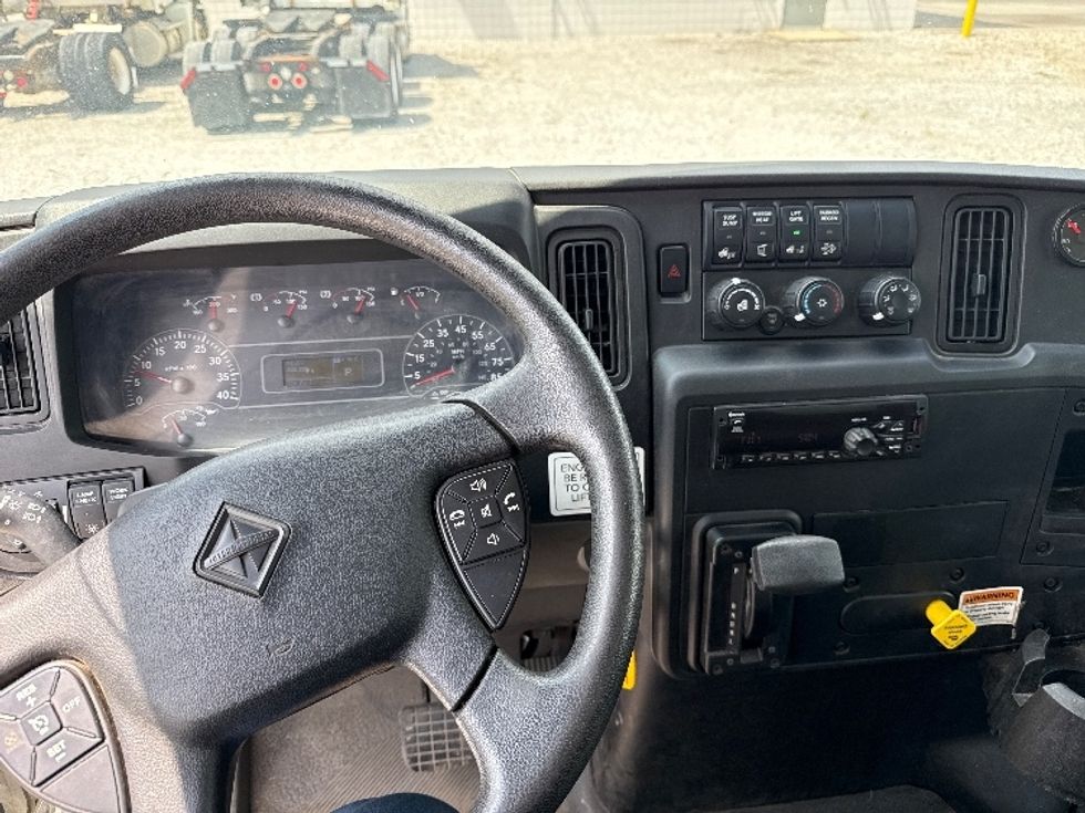 Medium Duty Box Truck-Light and Medium Duty Trucks-International-2019-MV607-Findlay-OH-122,339\n\t\tmiles-$ 49,250 - Image 18