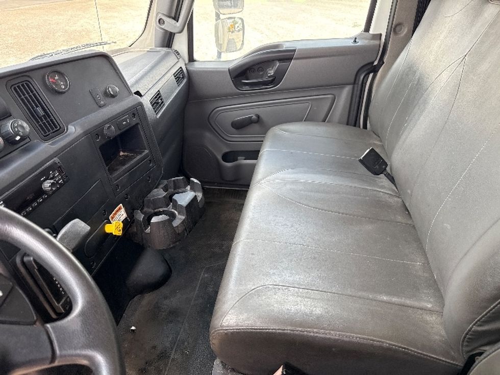 Medium Duty Box Truck-Light and Medium Duty Trucks-International-2019-MV607-Findlay-OH-122,339\n\t\tmiles-$ 49,250 - Image 19