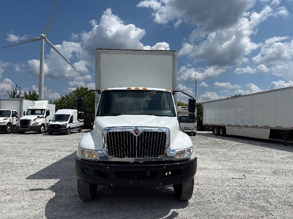 Medium Duty Box Truck-Light and Medium Duty Trucks-International-2019-MV607-Findlay-OH-122,339\n\t\tmiles-$ 49,250 - Image 2