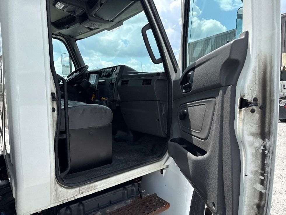 Medium Duty Box Truck-Light and Medium Duty Trucks-International-2019-MV607-Findlay-OH-122,339\n\t\tmiles-$ 49,250 - Image 20