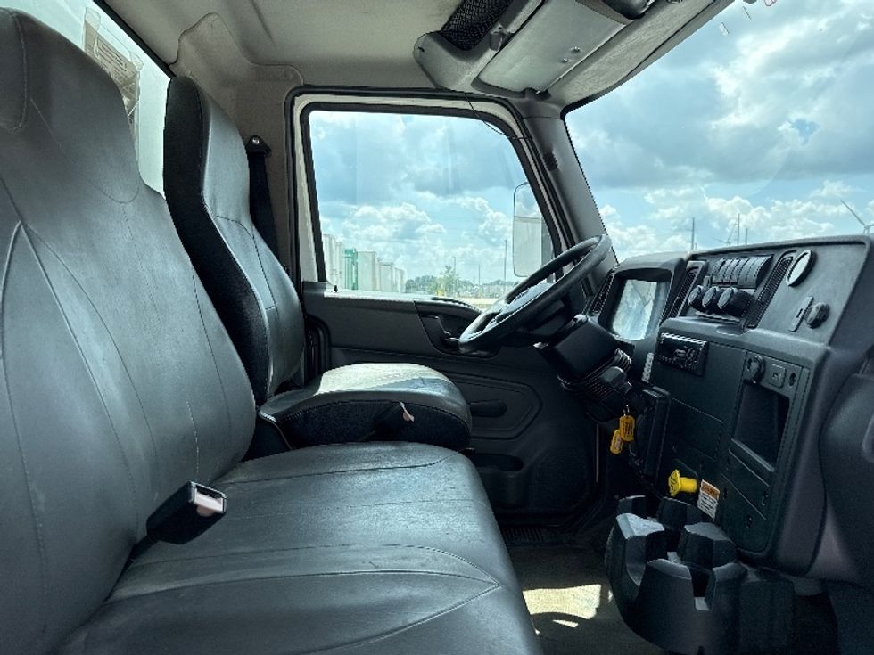 Medium Duty Box Truck-Light and Medium Duty Trucks-International-2019-MV607-Findlay-OH-122,339\n\t\tmiles-$ 49,250 - Image 22