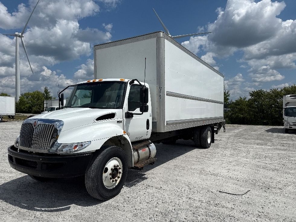 Medium Duty Box Truck-Light and Medium Duty Trucks-International-2019-MV607-Findlay-OH-122,339\n\t\tmiles-$ 49,250 - Image 3