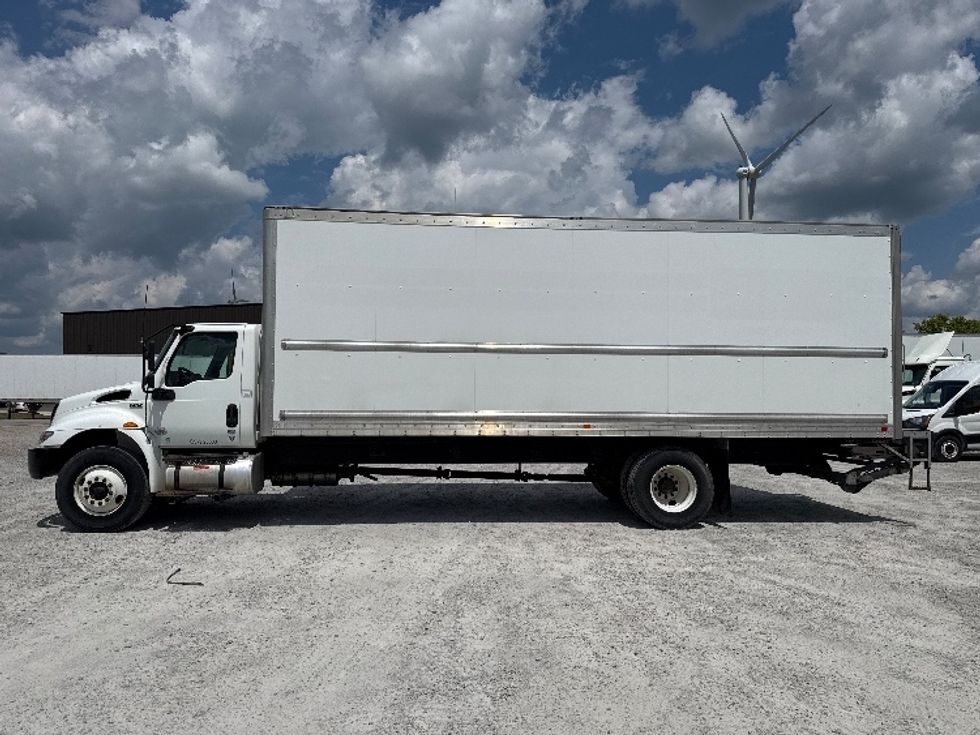 Medium Duty Box Truck-Light and Medium Duty Trucks-International-2019-MV607-Findlay-OH-122,339\n\t\tmiles-$ 49,250 - Image 4