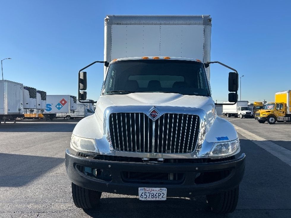 Medium Duty Box Truck-Light and Medium Duty Trucks-International-2019-MV607-Fontana-CA-204,196\n\t\tmiles-$ 38,750 - Image 2