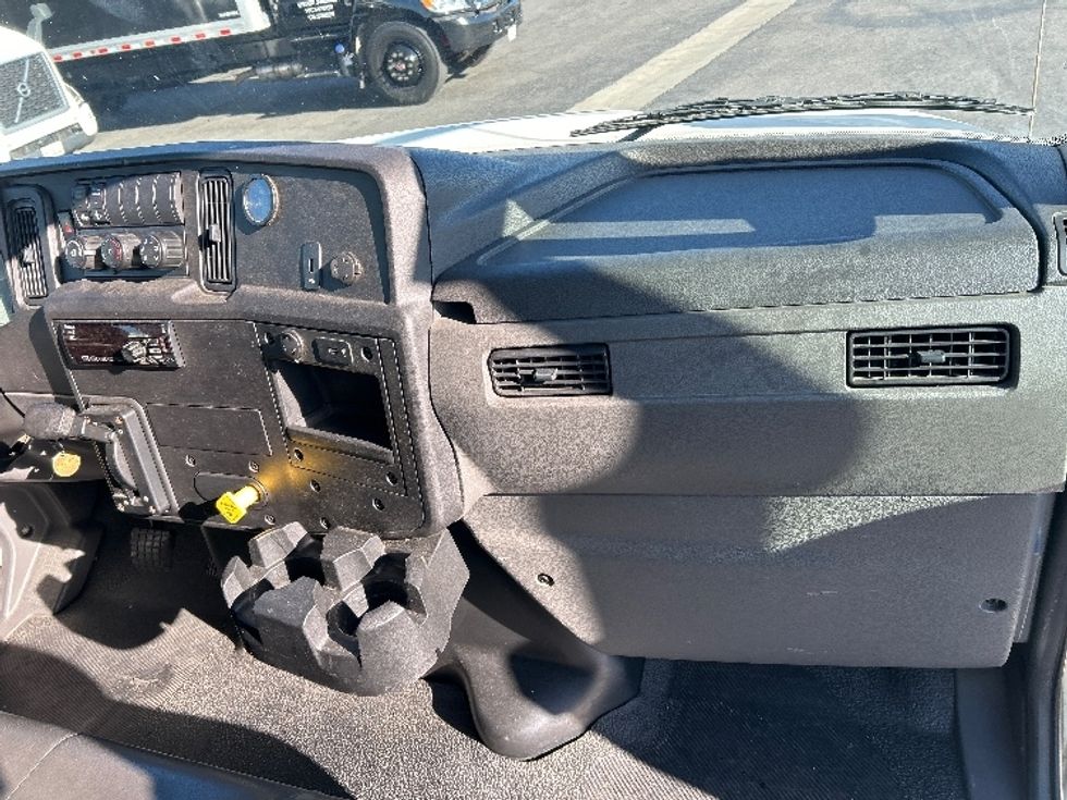 Medium Duty Box Truck-Light and Medium Duty Trucks-International-2019-MV607-Fontana-CA-204,196\n\t\tmiles-$ 38,750 - Image 21