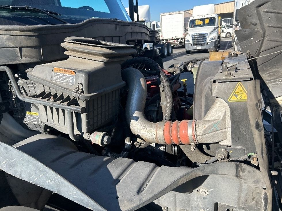 Medium Duty Box Truck-Light and Medium Duty Trucks-International-2019-MV607-Fontana-CA-204,196\n\t\tmiles-$ 38,750 - Image 22
