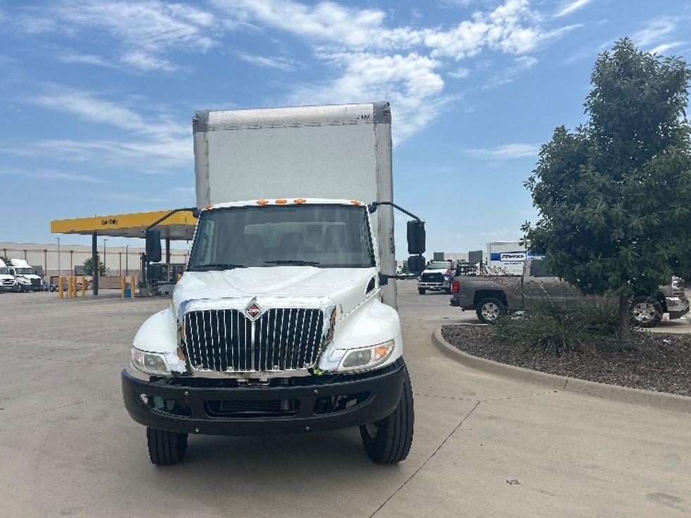 Medium Duty Box Truck-Light and Medium Duty Trucks-International-2019-MV607-Fort Worth-TX-143,299\n\t\tmiles-$ 48,500 - Image 2