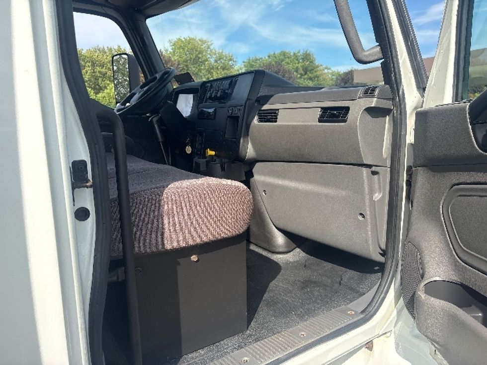 Medium Duty Box Truck-Light and Medium Duty Trucks-International-2019-MV607-Fredonia-NY-358,306\n\t\tmiles-$ 19,750 - Image 20