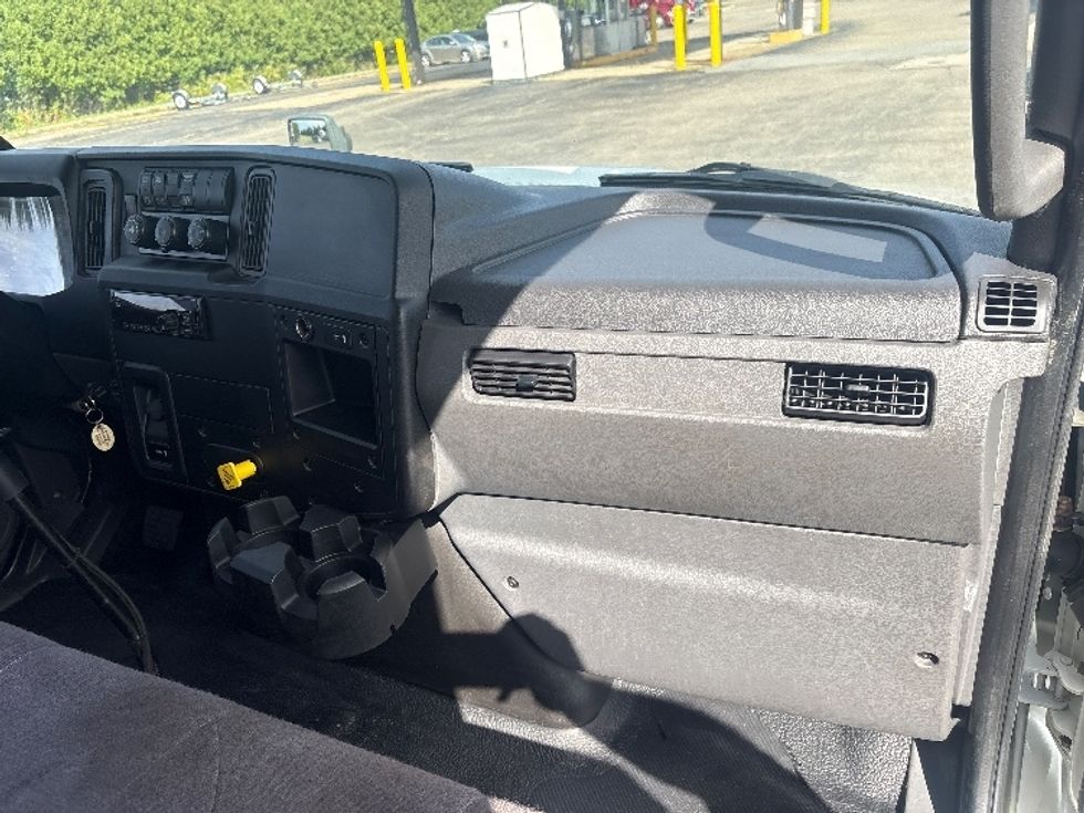 Medium Duty Box Truck-Light and Medium Duty Trucks-International-2019-MV607-Fredonia-NY-358,306\n\t\tmiles-$ 19,750 - Image 21