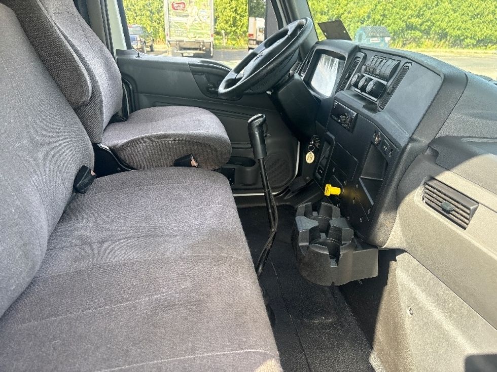 Medium Duty Box Truck-Light and Medium Duty Trucks-International-2019-MV607-Fredonia-NY-358,306\n\t\tmiles-$ 19,750 - Image 22