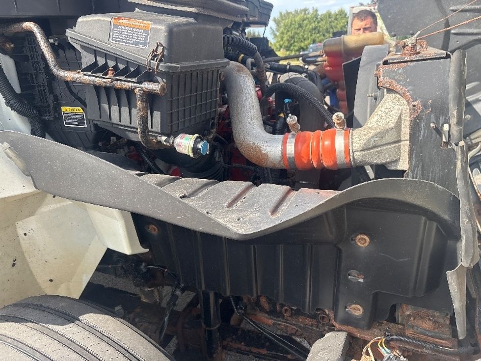 Medium Duty Box Truck-Light and Medium Duty Trucks-International-2019-MV607-Fredonia-NY-358,306\n\t\tmiles-$ 19,750 - Image 23