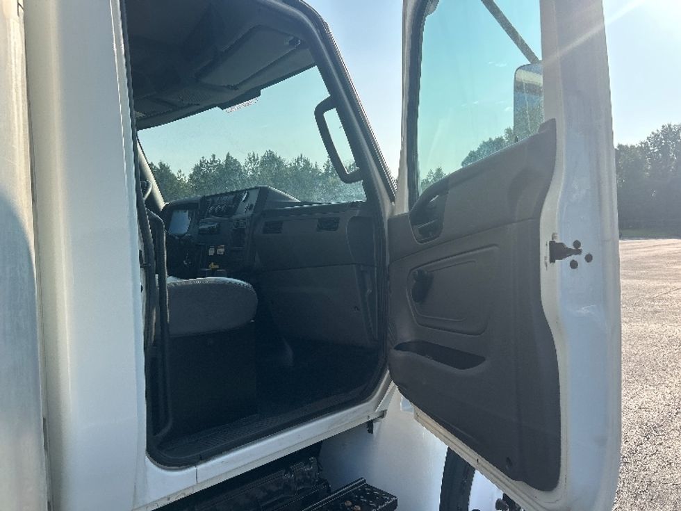 Medium Duty Box Truck-Light and Medium Duty Trucks-International-2019-MV607-Greensboro-NC-134,044\n\t\tmiles-$ 54,250 - Image 20