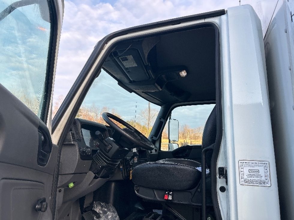 Medium Duty Box Truck-Light and Medium Duty Trucks-International-2019-MV607-Greensboro-NC-147,585\n\t\tmiles-$ 47,500 - Image 16