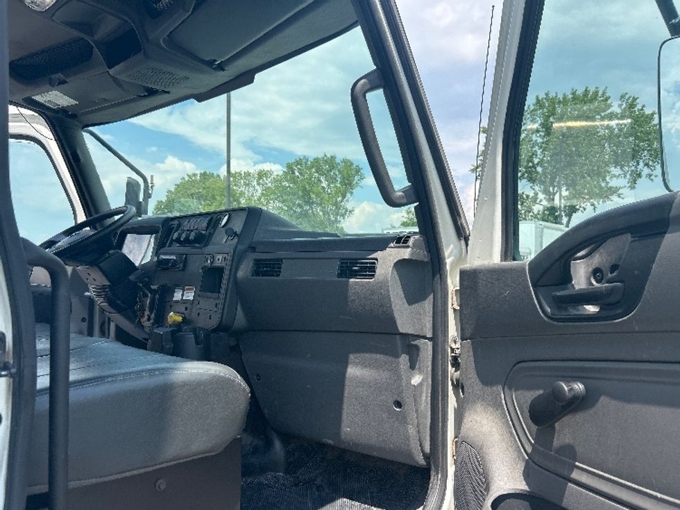 Medium Duty Box Truck-Light and Medium Duty Trucks-International-2019-MV607-Kansas City-MO-65,265\n\t\tmiles-$ 62,500 - Image 20