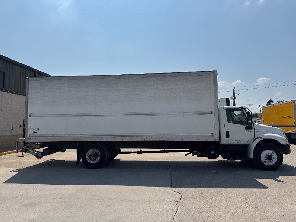 Medium Duty Box Truck-Light and Medium Duty Trucks-International-2019-MV607-Katy-TX-166,937\n\t\tmiles-$ 44,750 - Image 15