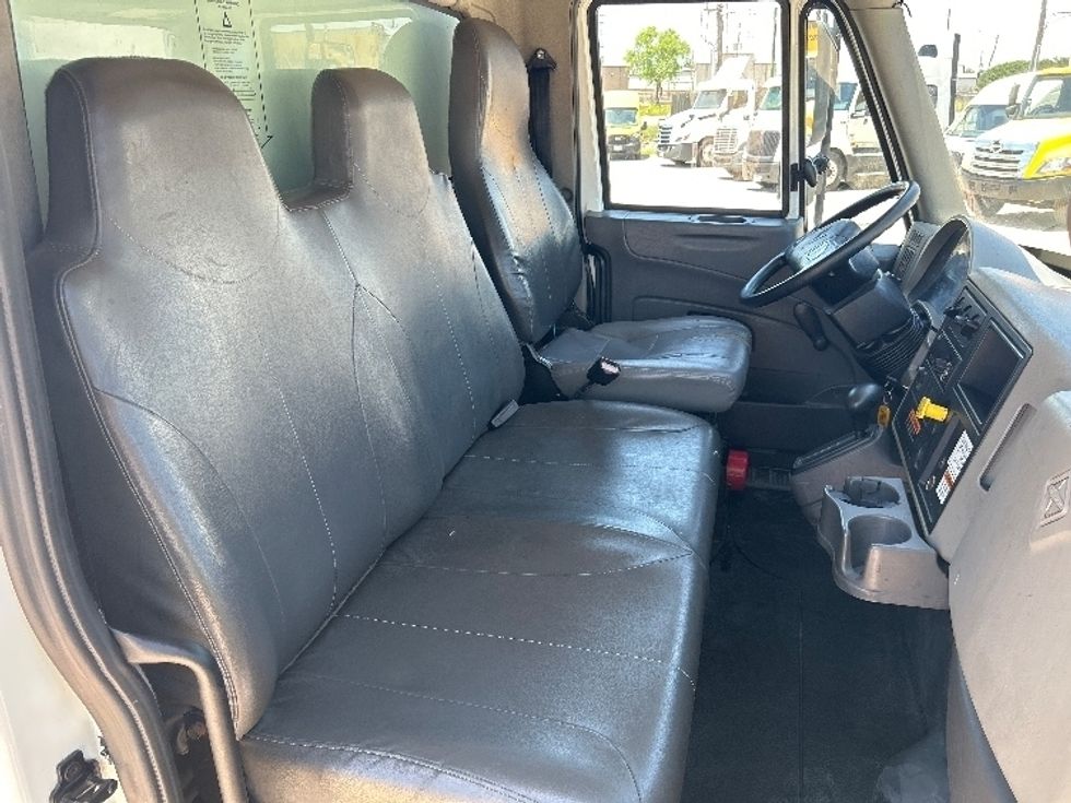 Medium Duty Box Truck-Light and Medium Duty Trucks-International-2019-MV607-Katy-TX-166,937\n\t\tmiles-$ 44,750 - Image 24