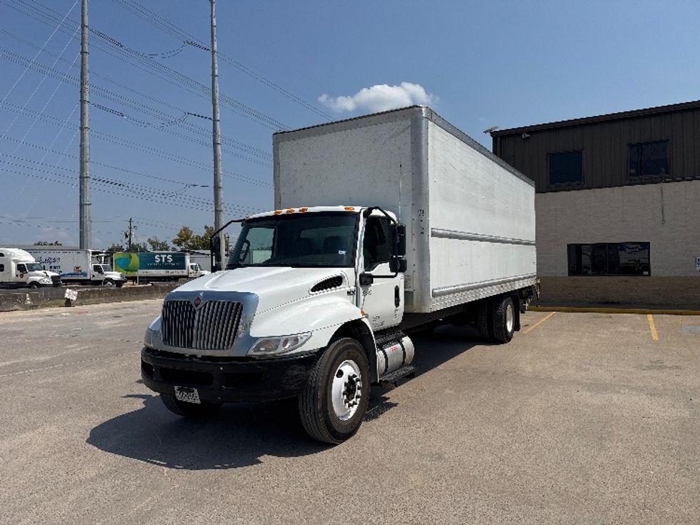 Medium Duty Box Truck-Light and Medium Duty Trucks-International-2019-MV607-Katy-TX-166,937\n\t\tmiles-$ 44,750 - Image 3