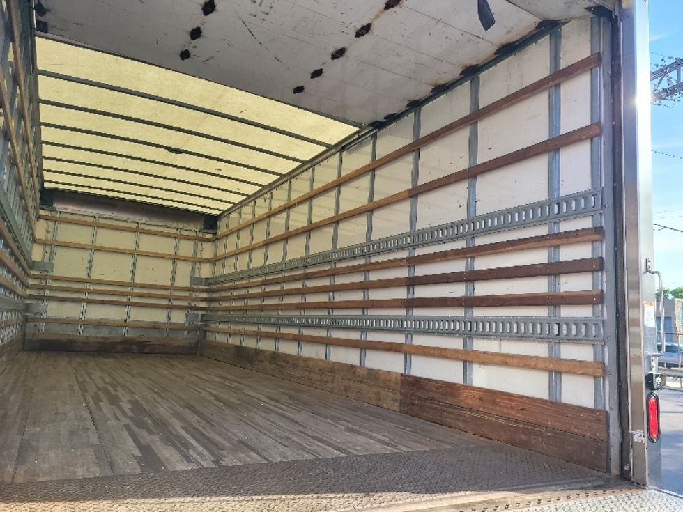 Medium Duty Box Truck-Light and Medium Duty Trucks-International-2019-MV607-La Porte-IN-104,024\n\t\tmiles-$ 52,000 - Image 12