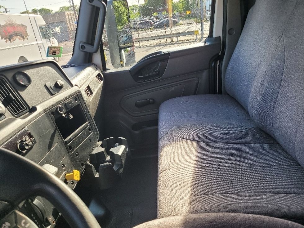 Medium Duty Box Truck-Light and Medium Duty Trucks-International-2019-MV607-La Porte-IN-104,024\n\t\tmiles-$ 52,000 - Image 19