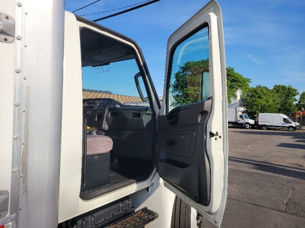 Medium Duty Box Truck-Light and Medium Duty Trucks-International-2019-MV607-La Porte-IN-104,024\n\t\tmiles-$ 52,000 - Image 20