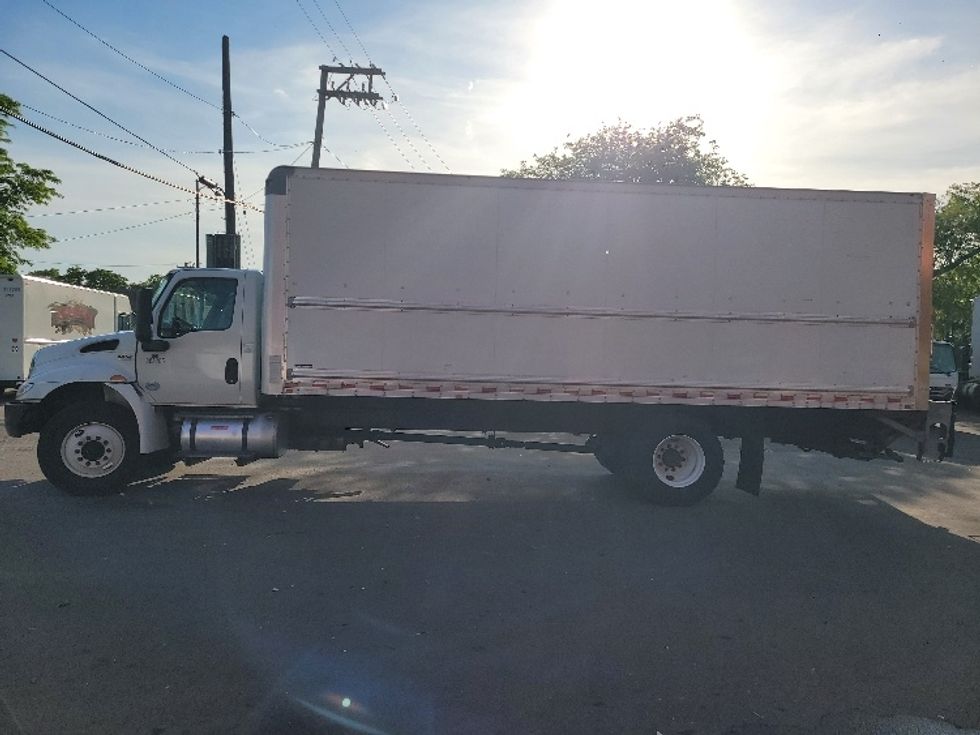 Medium Duty Box Truck-Light and Medium Duty Trucks-International-2019-MV607-La Porte-IN-104,024\n\t\tmiles-$ 52,000 - Image 4