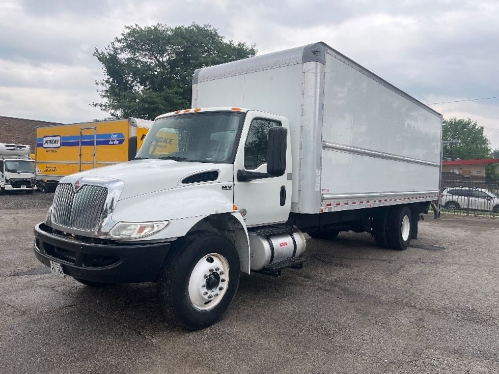 Medium Duty Box Truck-Light and Medium Duty Trucks-International-2019-MV607-La Porte-IN-110,576\n\t\tmiles-$ 57,000 - Image 1
