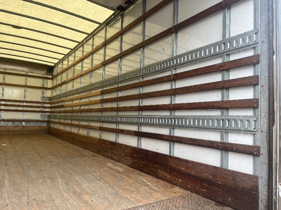 Medium Duty Box Truck-Light and Medium Duty Trucks-International-2019-MV607-La Porte-IN-110,576\n\t\tmiles-$ 57,000 - Image 12