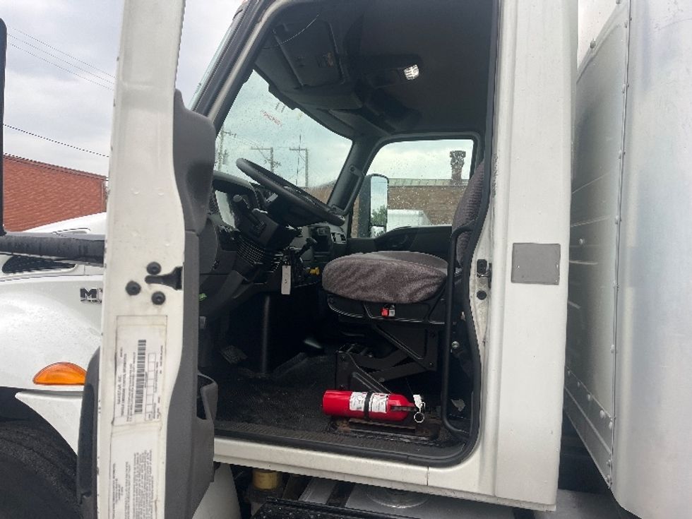 Medium Duty Box Truck-Light and Medium Duty Trucks-International-2019-MV607-La Porte-IN-110,576\n\t\tmiles-$ 57,000 - Image 16