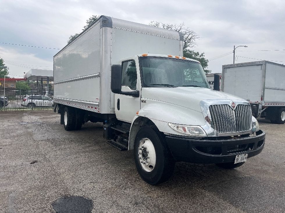 Medium Duty Box Truck-Light and Medium Duty Trucks-International-2019-MV607-La Porte-IN-110,576\n\t\tmiles-$ 57,000 - Image 3