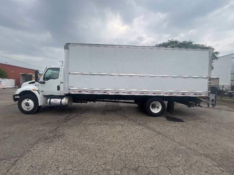 Medium Duty Box Truck-Light and Medium Duty Trucks-International-2019-MV607-La Porte-IN-110,576\n\t\tmiles-$ 57,000 - Image 4
