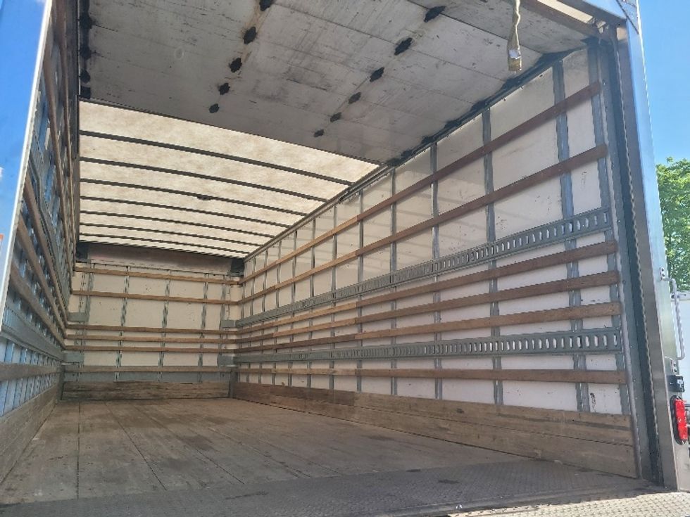 Medium Duty Box Truck-Light and Medium Duty Trucks-International-2019-MV607-La Porte-IN-113,411\n\t\tmiles-$ 51,000 - Image 12