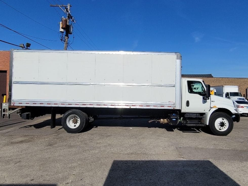 Medium Duty Box Truck-Light and Medium Duty Trucks-International-2019-MV607-La Porte-IN-113,411\n\t\tmiles-$ 51,000 - Image 15