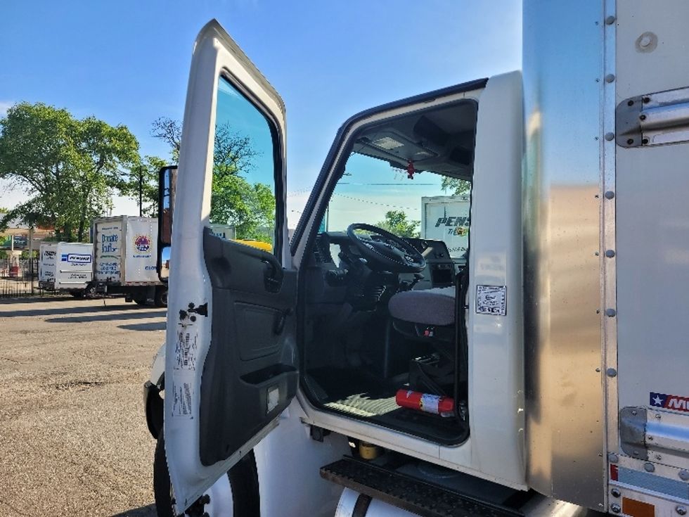 Medium Duty Box Truck-Light and Medium Duty Trucks-International-2019-MV607-La Porte-IN-113,411\n\t\tmiles-$ 51,000 - Image 16