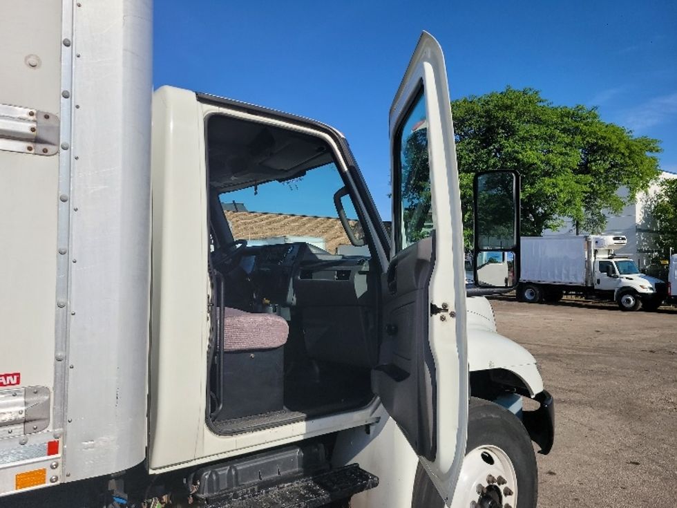 Medium Duty Box Truck-Light and Medium Duty Trucks-International-2019-MV607-La Porte-IN-113,411\n\t\tmiles-$ 51,000 - Image 20