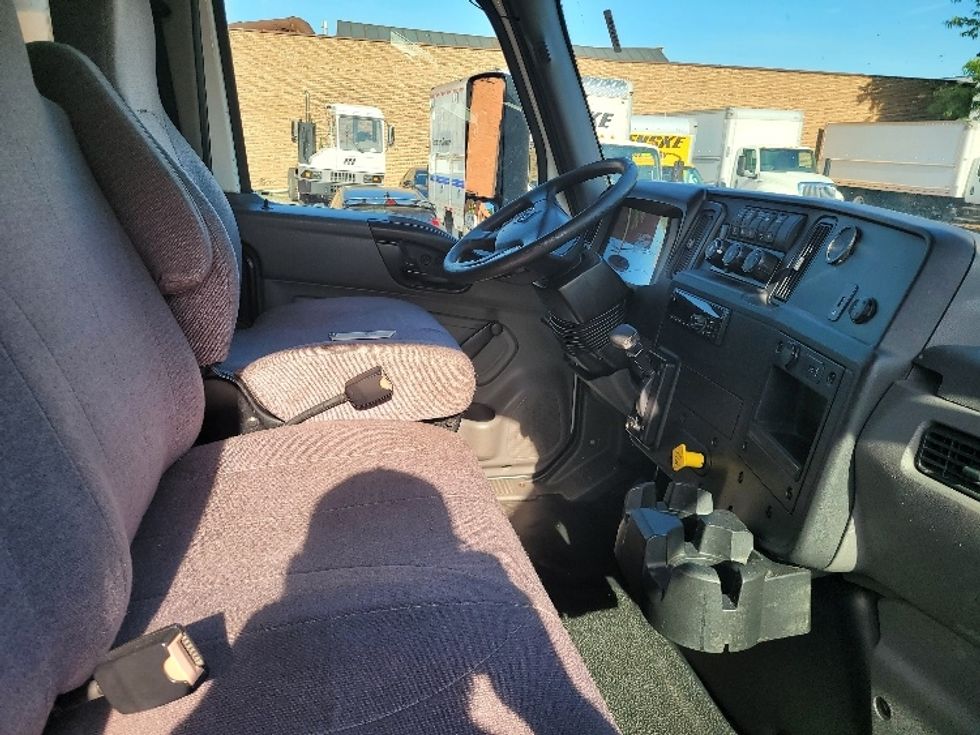 Medium Duty Box Truck-Light and Medium Duty Trucks-International-2019-MV607-La Porte-IN-113,411\n\t\tmiles-$ 51,000 - Image 22