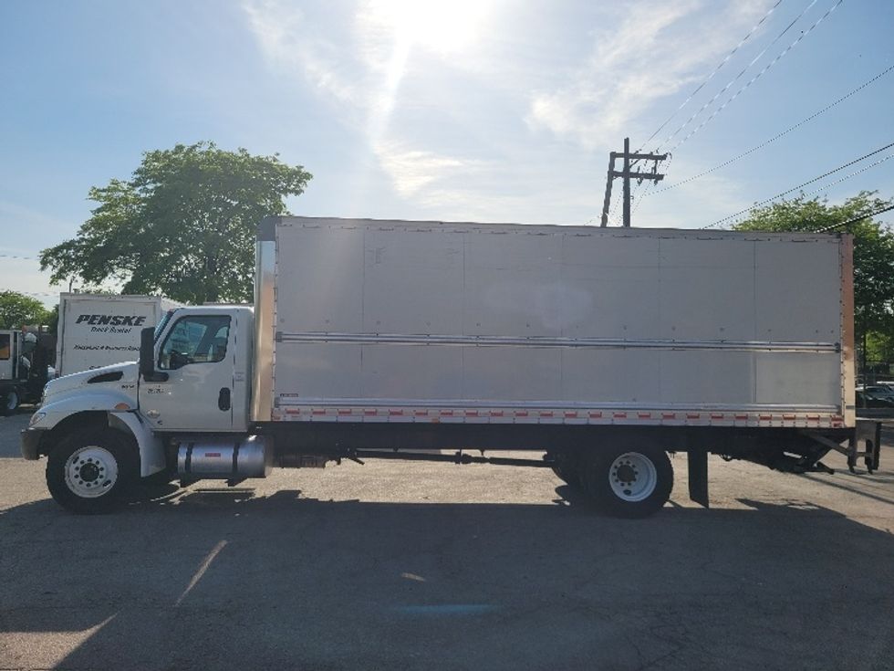 Medium Duty Box Truck-Light and Medium Duty Trucks-International-2019-MV607-La Porte-IN-113,411\n\t\tmiles-$ 51,000 - Image 4