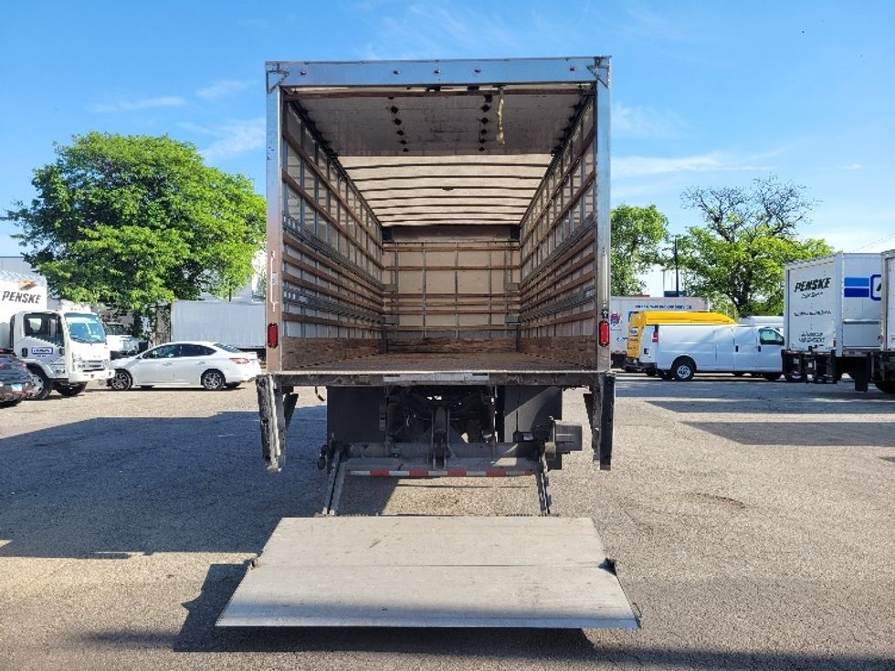 Medium Duty Box Truck-Light and Medium Duty Trucks-International-2019-MV607-La Porte-IN-113,411\n\t\tmiles-$ 51,000 - Image 9
